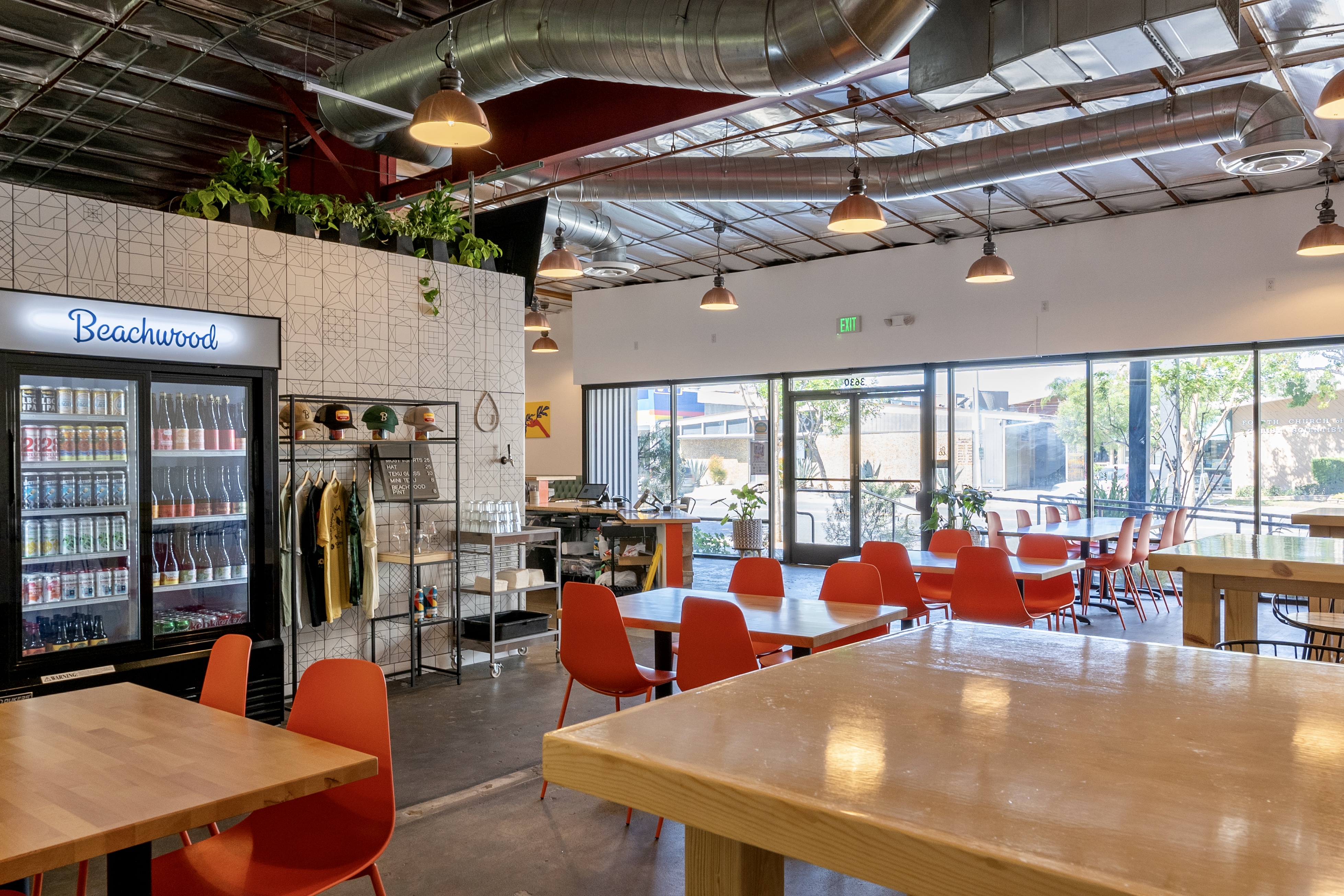 Beachwood Brewing Opens Bright Bixby Knolls Tasting Room | Hopped